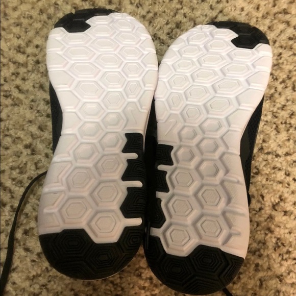 BRAND NEW! Nike flex experience rn 4 size 8 - Picture 3 of 8